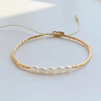Pulsera con perlas de agua dulce alineadas