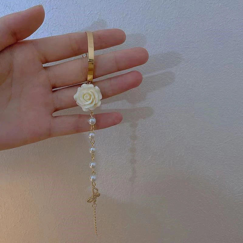 Pulsera con Perlas y Flor de Rosa blanca