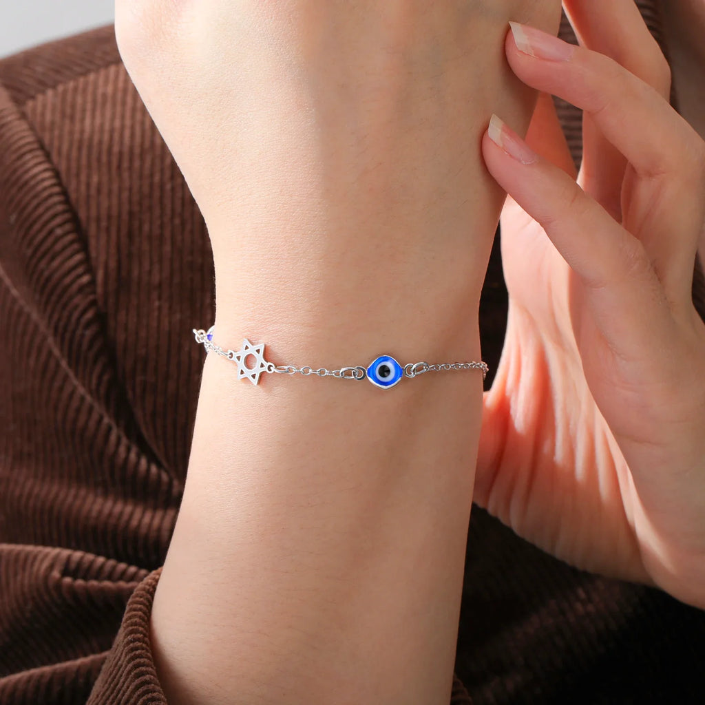Pulsera con símbolos de protección ojo azul, Chai y la <span data-glossary-id="etoile-de-david">estrella de David</span> plata