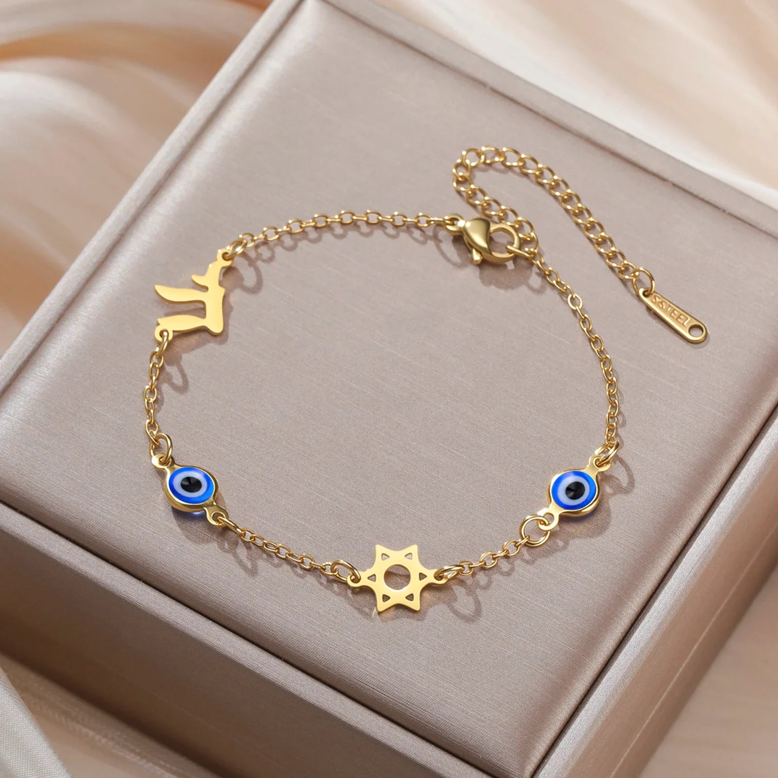 Pulsera con símbolos de protección ojo azul, Chai y la <span data-glossary-id="etoile-de-david">estrella de David</span> oro
