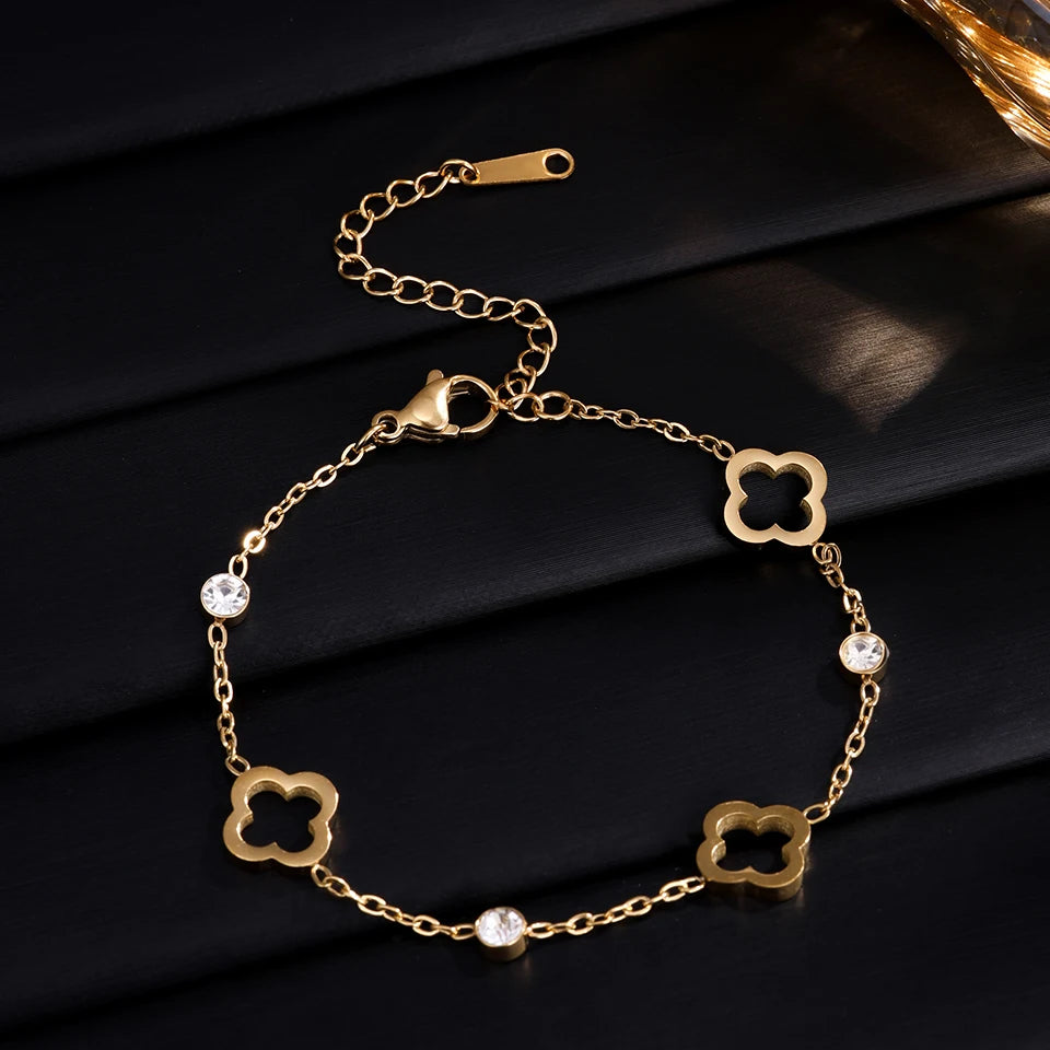 Pulsera con tréboles de 4 hojas con circonio oro