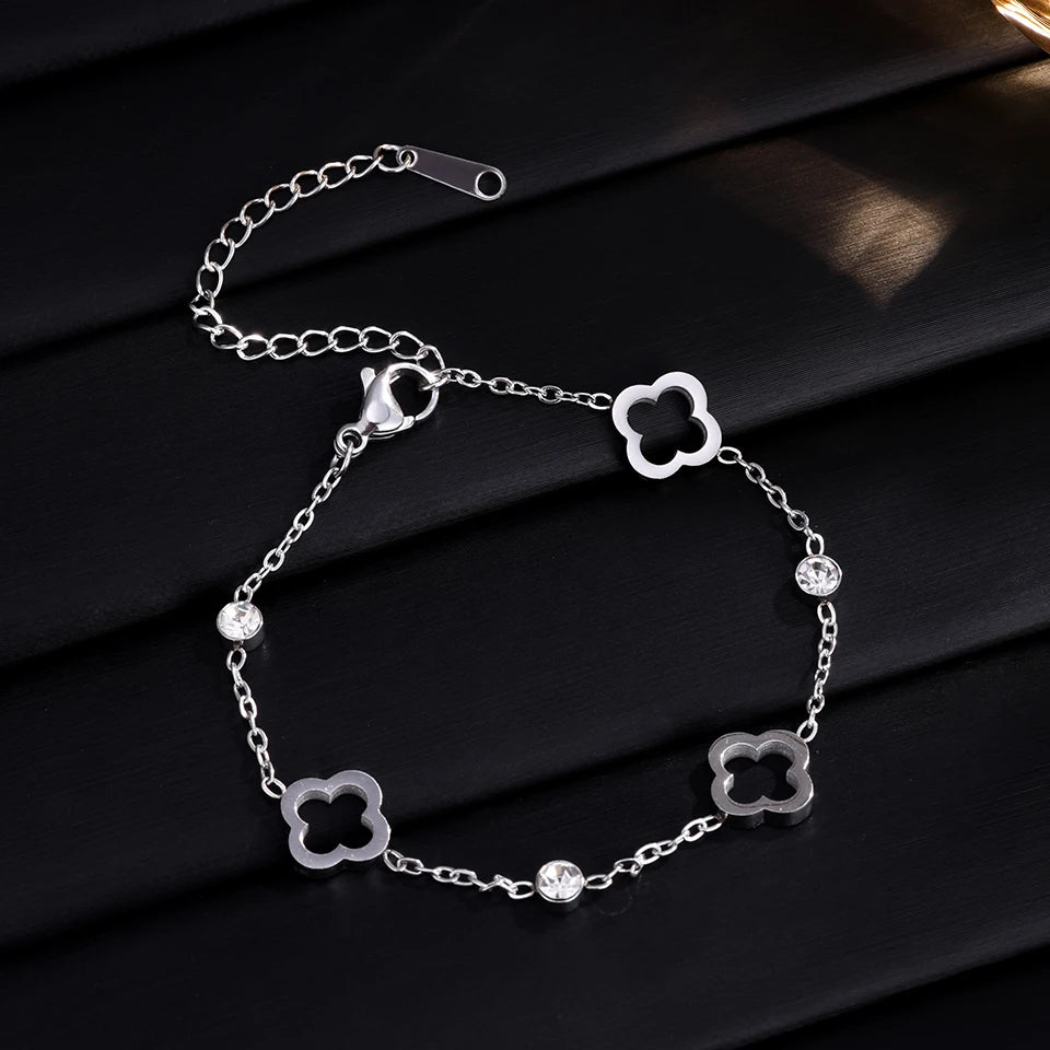 Pulsera con tréboles de 4 hojas con circonio plata