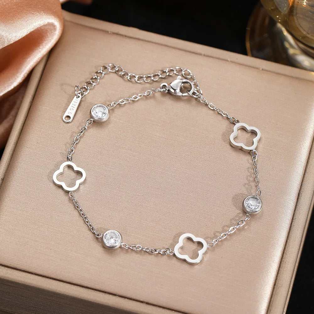 Pulsera con tréboles de 4 hojas con circonio plata