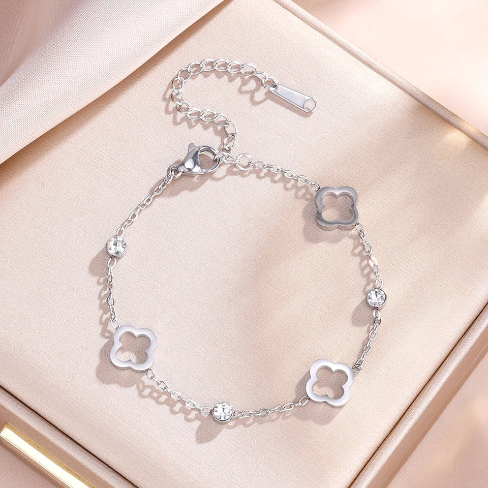 Pulsera con tréboles de 4 hojas con circonio plata