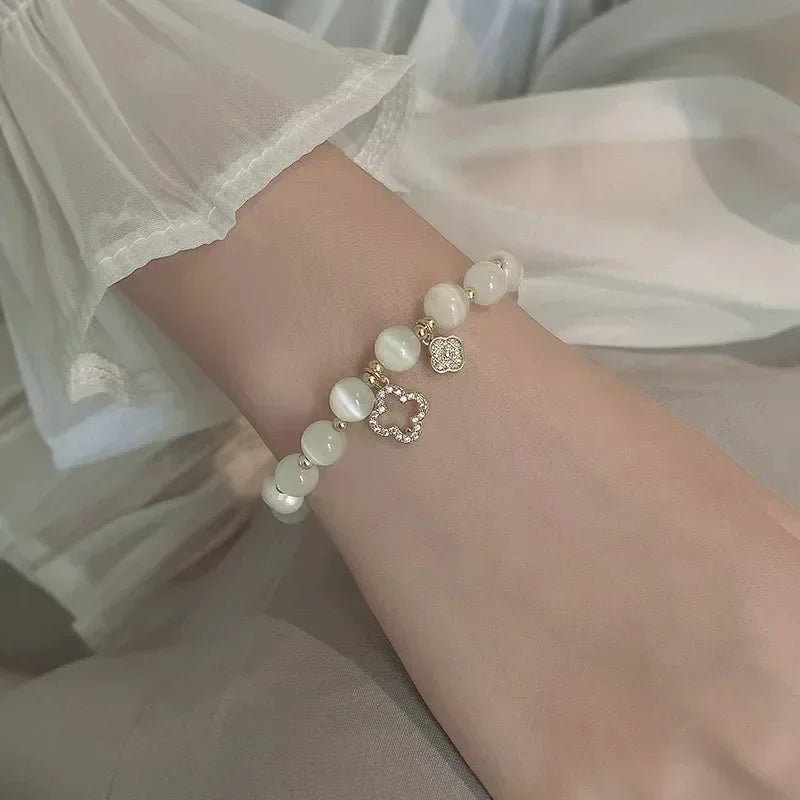Pulsera de Perlas con Tréboles de 4 Hojas