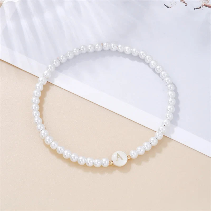 Pulsera blanca inicial a