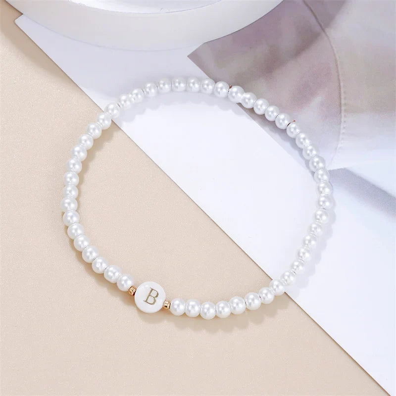Pulsera blanca inicial b