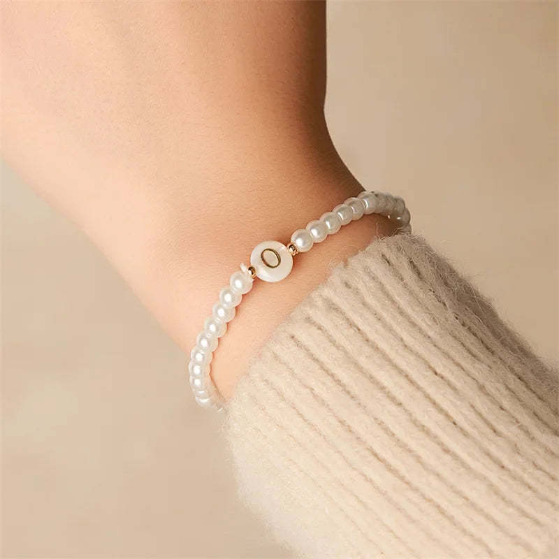 Pulsera blanca inicial o