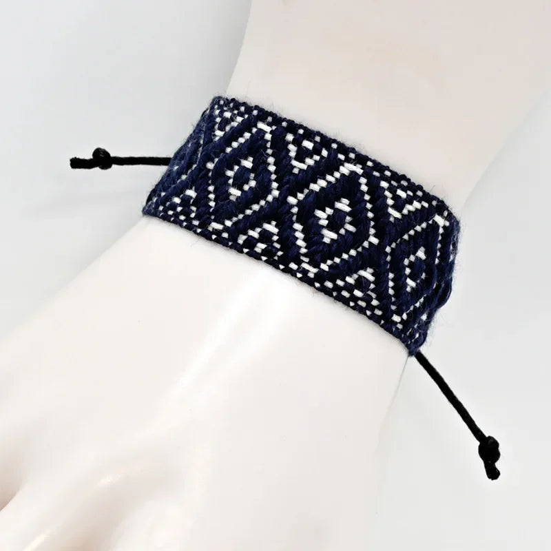 Pulsera brasileña de formas geométricas hecha a mano negra