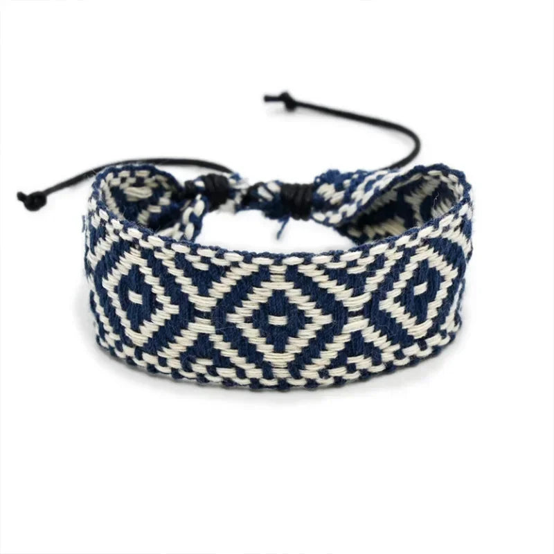 Pulsera brasileña de formas geométricas hecha a mano azul