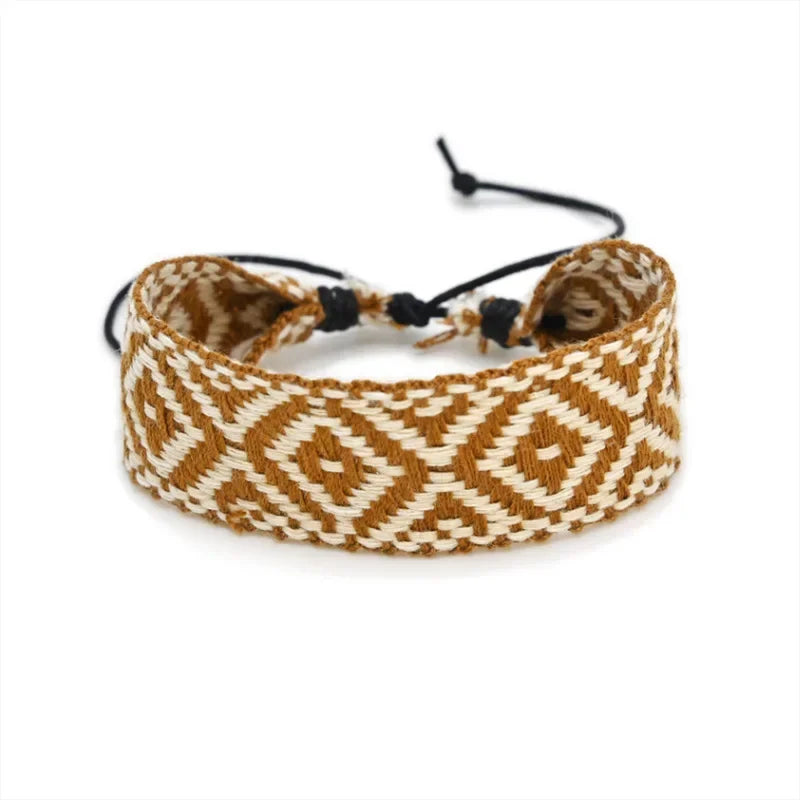 Pulsera brasileña de formas geométricas hecha a mano marrón claro