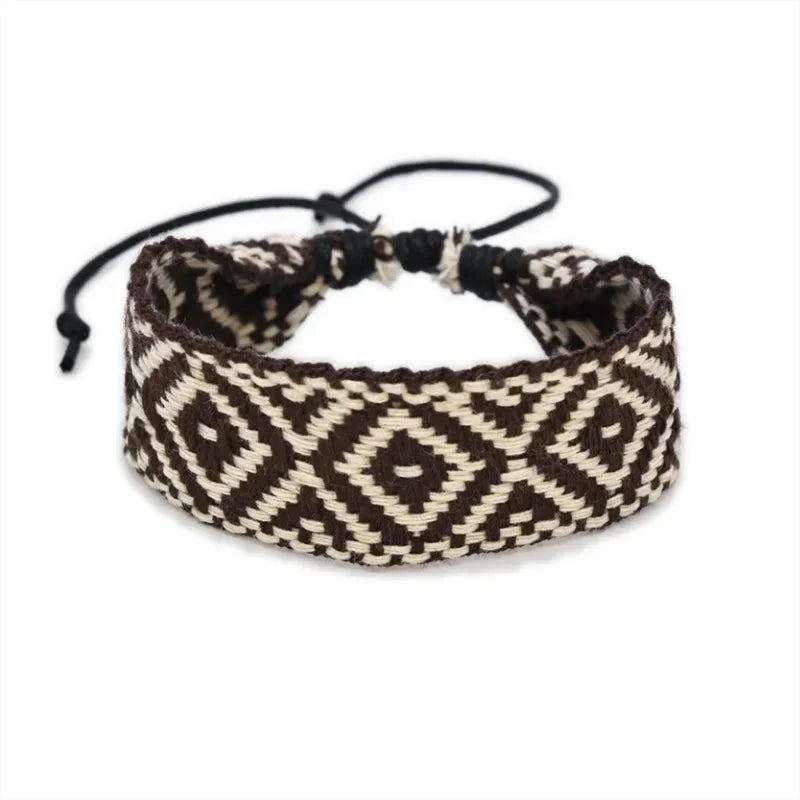 Pulsera brasileña de formas geométricas hecha a mano negra