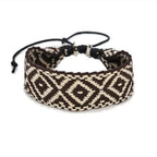 Pulsera brasileña de formas geométricas hecha a mano negra