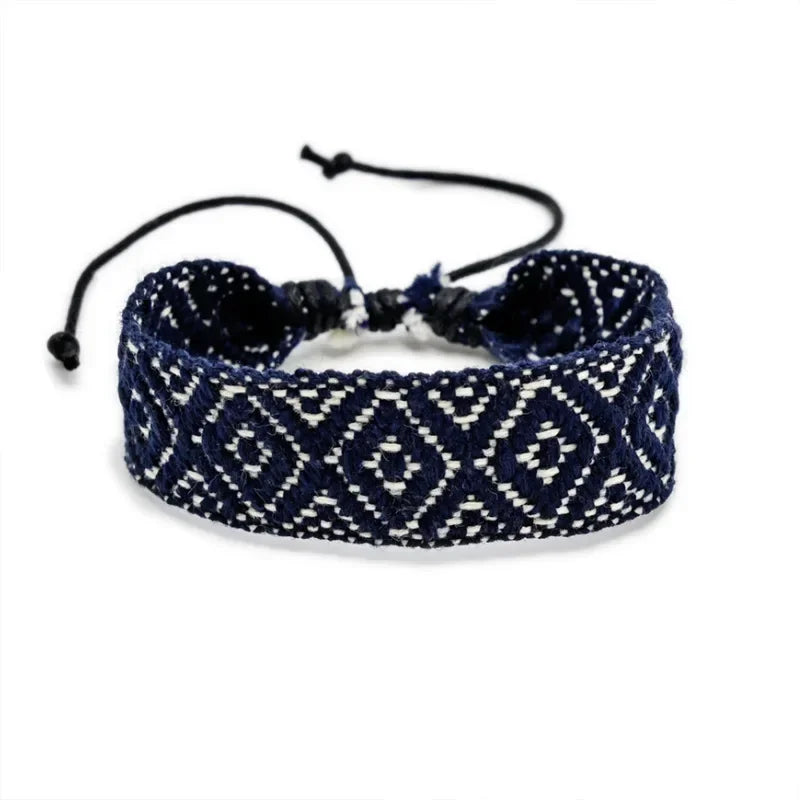 Pulsera brasileña de formas geométricas hecha a mano negra