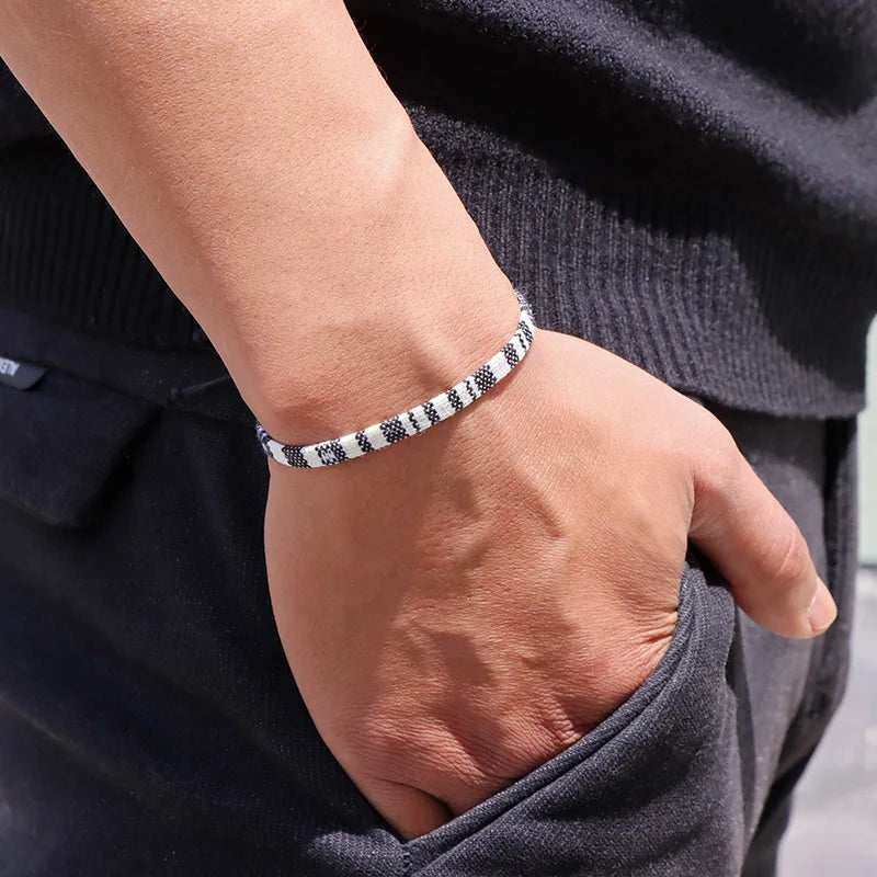 Pulsera brasileña de amistad tejida a mano negro y blanco