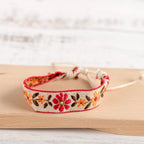 Pulsera brasileña boho bordada hecha a mano roja
