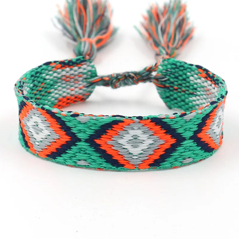 Pulsera brasileña ancha con motivos geométricos verde