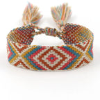 Pulsera brasileña ancha con motivos geométricos beige