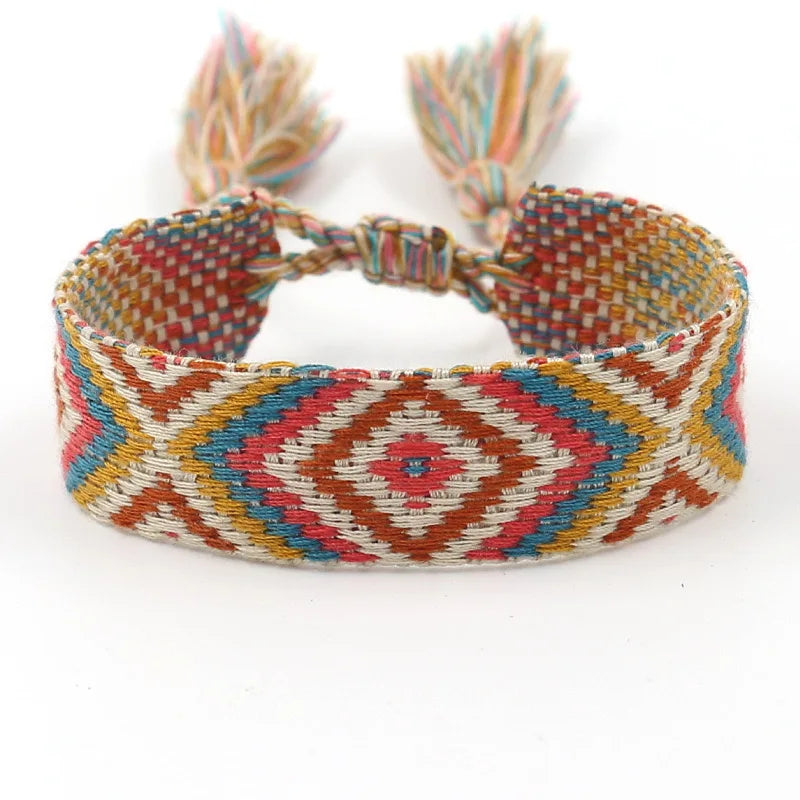 Pulsera brasileña ancha con motivos geométricos beige