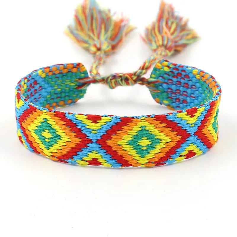 Pulsera brasileña ancha con motivos geométricos amarillo
