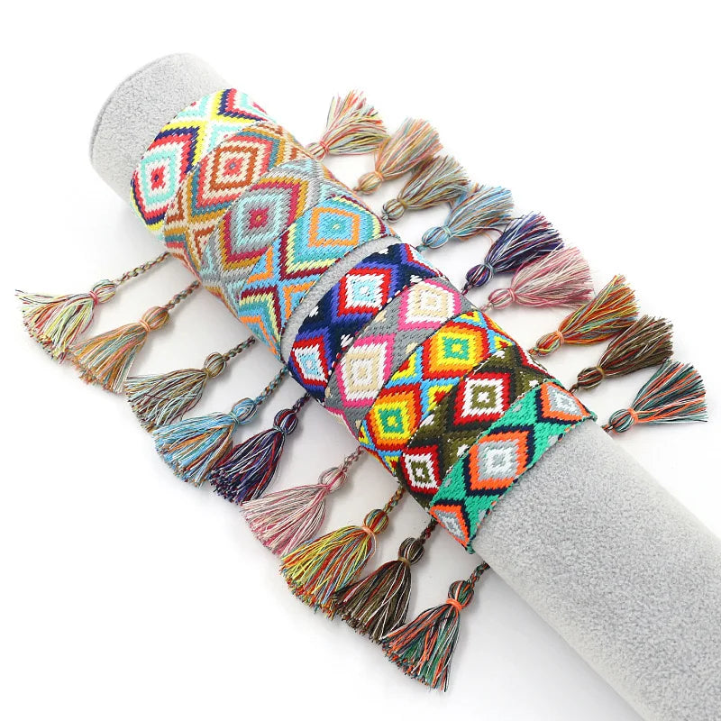 Pulsera brasileña ancha con motivos geométricos verde