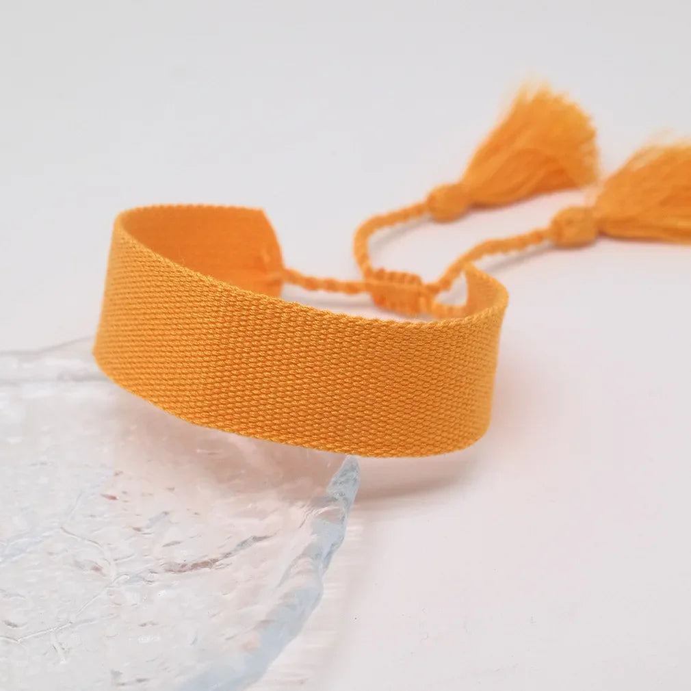 Pulsera brasileña pastel suave hecha a mano naranja