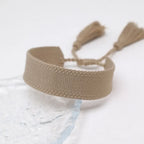 Pulsera brasileña pastel suave hecha a mano marrón