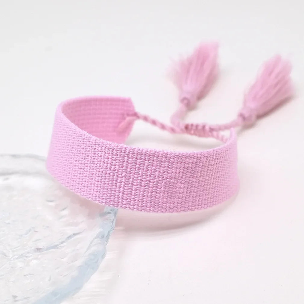 Pulsera brasileña pastel suave hecha a mano rosa
