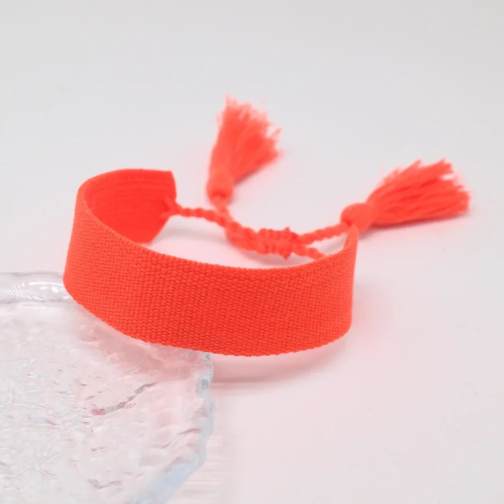 Pulsera brasileña pastel suave hecha a mano roja