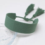 Pulsera brasileña pastel suave hecha a mano verde oscuro