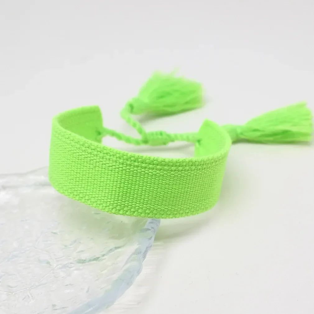 Pulsera brasileña pastel suave hecha a mano verde claro