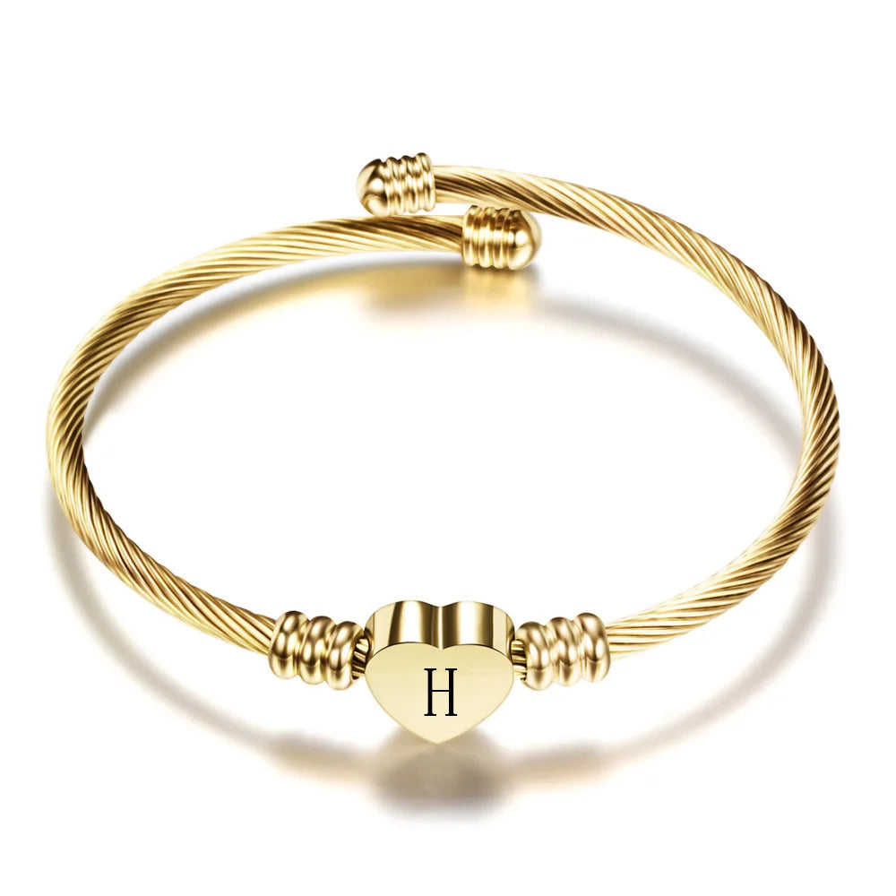 Pulsera corazón con inicial de oro h