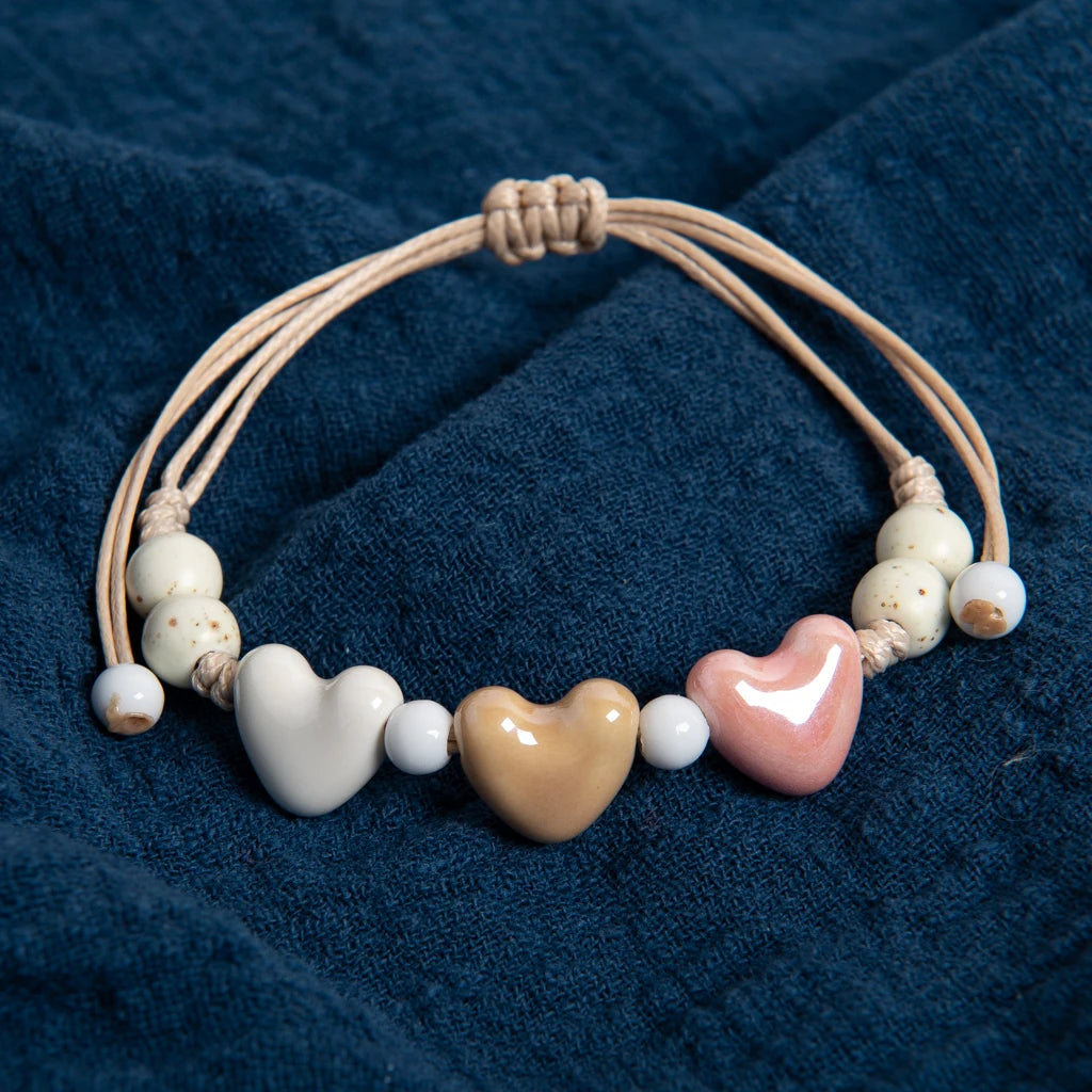 Pulsera corazón de cerámica beige