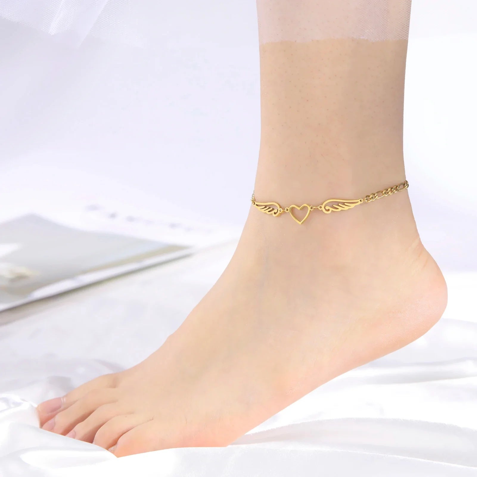 Pulsera corazón y alas de ángel dorado