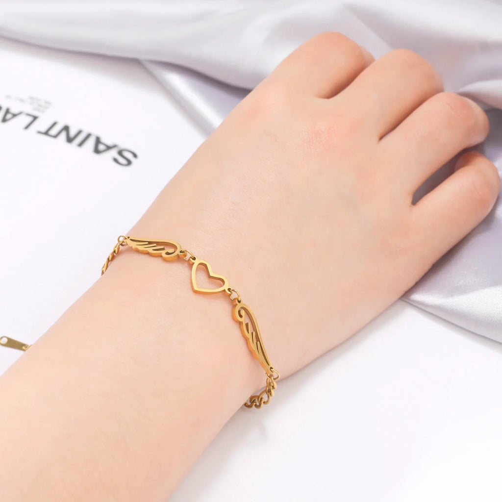 Pulsera corazón y alas de ángel dorado