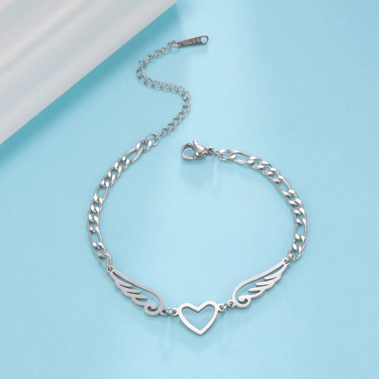 Pulsera corazón y alas de ángel plateado