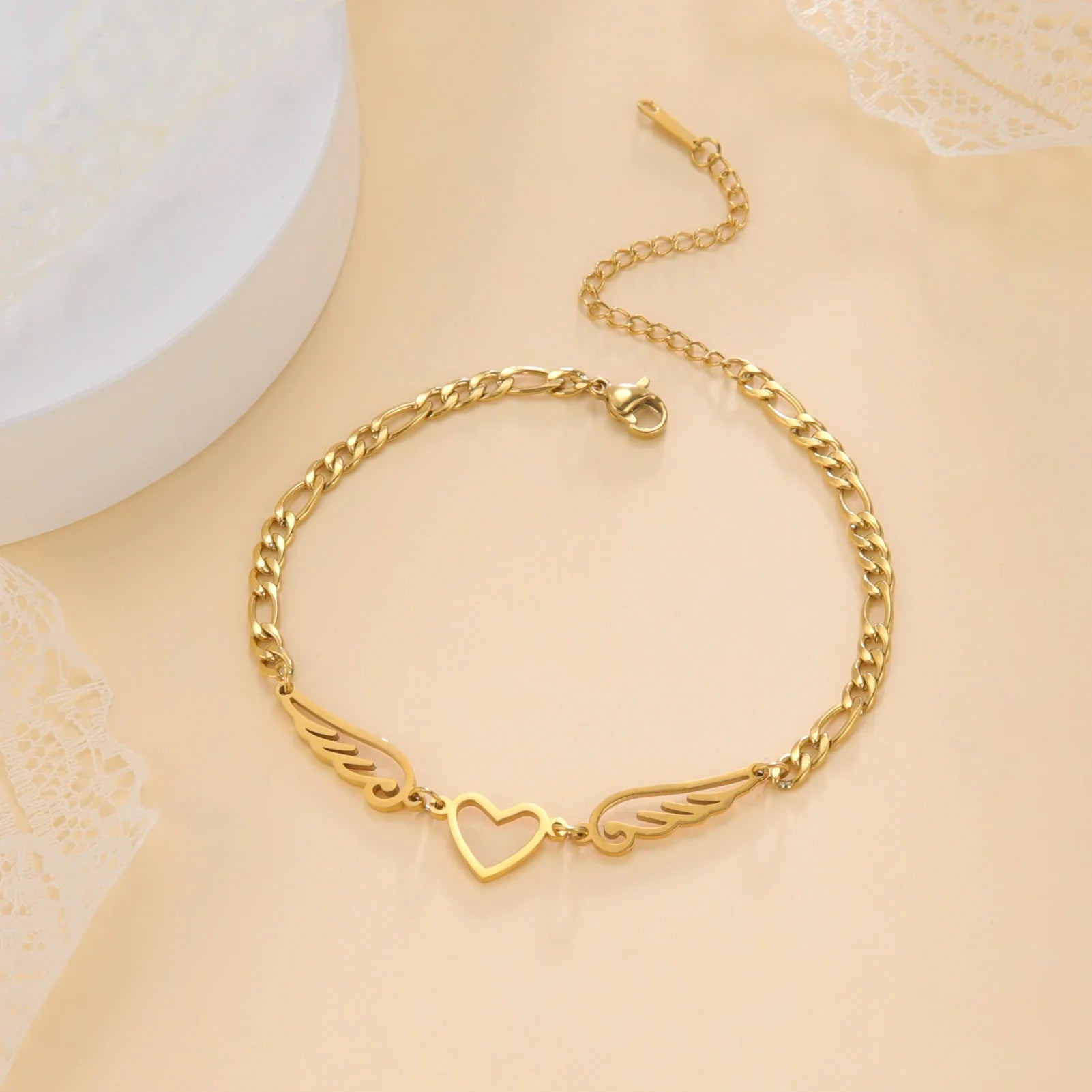 Pulsera corazón y alas de ángel dorado