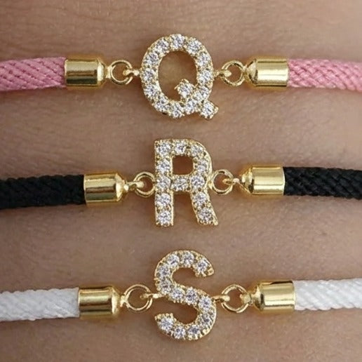 Pulsera de colores con inicial de strass - letra 