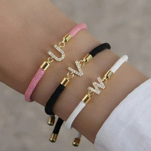 Pulsera de colores con inicial de strass - letra 