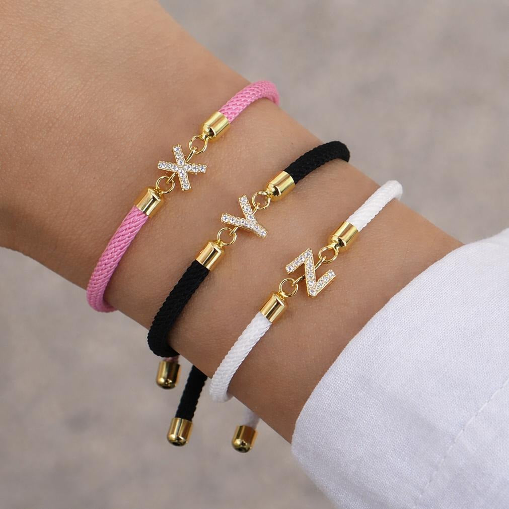 Pulsera de colores con inicial de strass - letra 