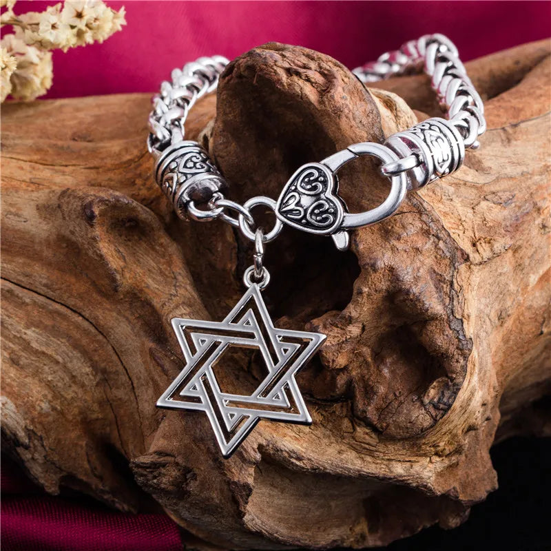 Pulsera cubana con la <span data-glossary-id="Star-of-David">estrella de David</span> simbólica judía