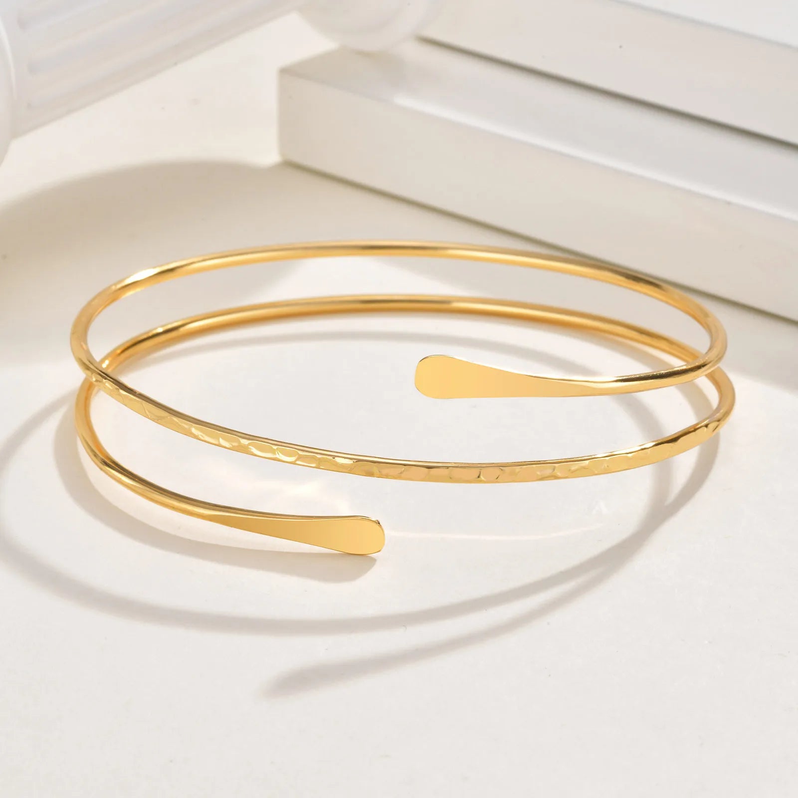 Pulsera de brazo para mujer - cadena fina para bíceps dorada