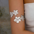 Pulsera de brazo para mujer - cadena para bíceps de pétalos de flor plateada