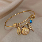 Pulsera de encanto con conchas dorada