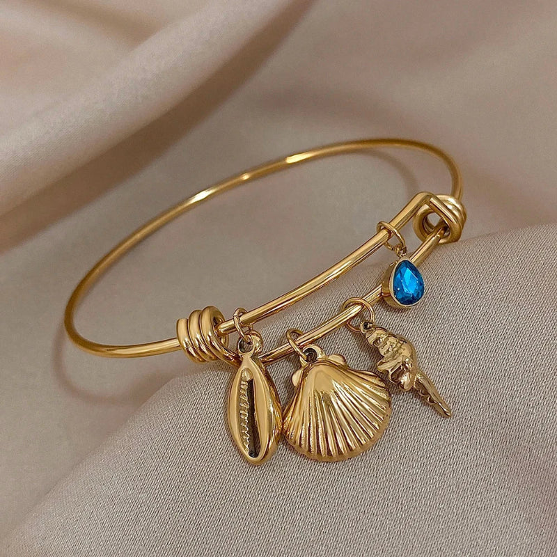 Pulsera de encanto con conchas dorada