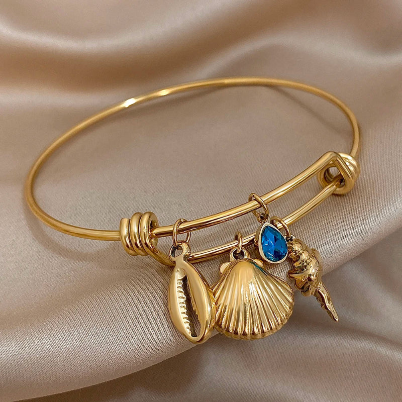 Pulsera de encanto con conchas dorada