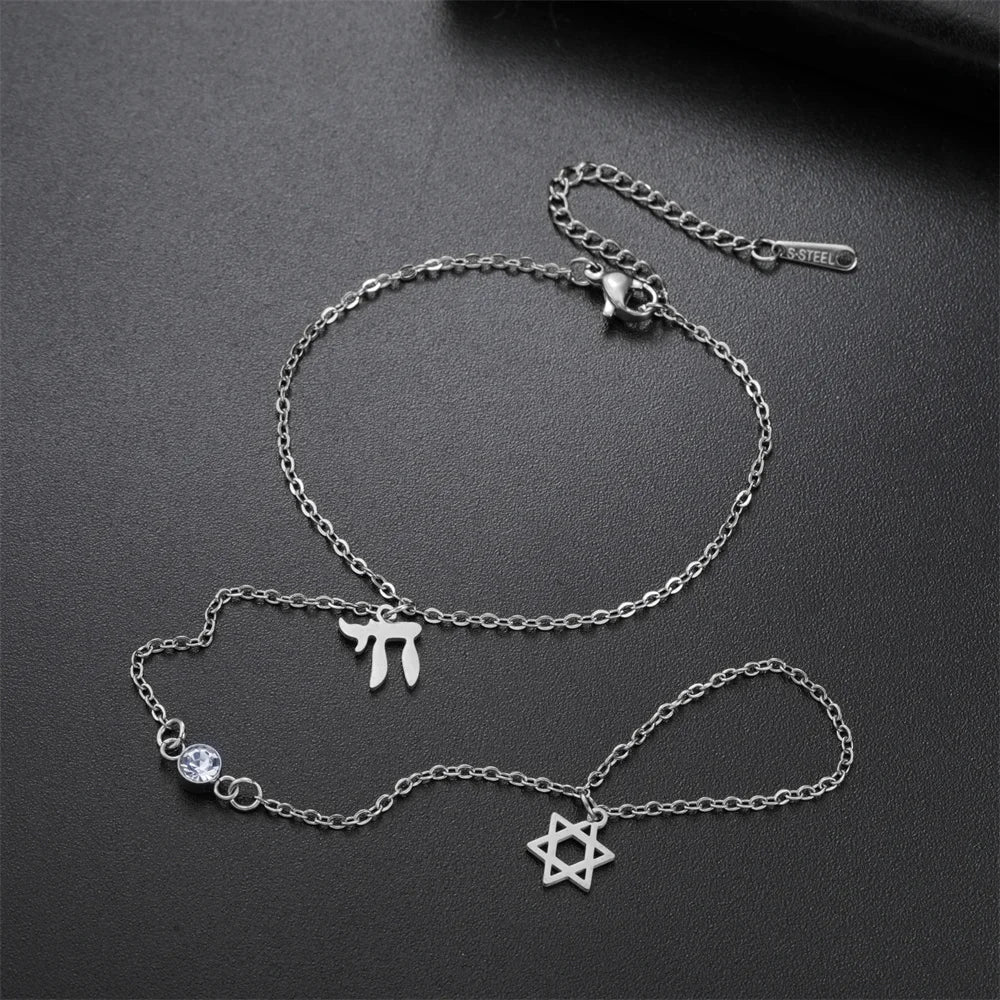 Pulsera de mano y dedo con colgantes de protección judíos Chai, <span data-glossary-id="etoile-de-david">estrella de David</span> y mano de Fátima Chai plata