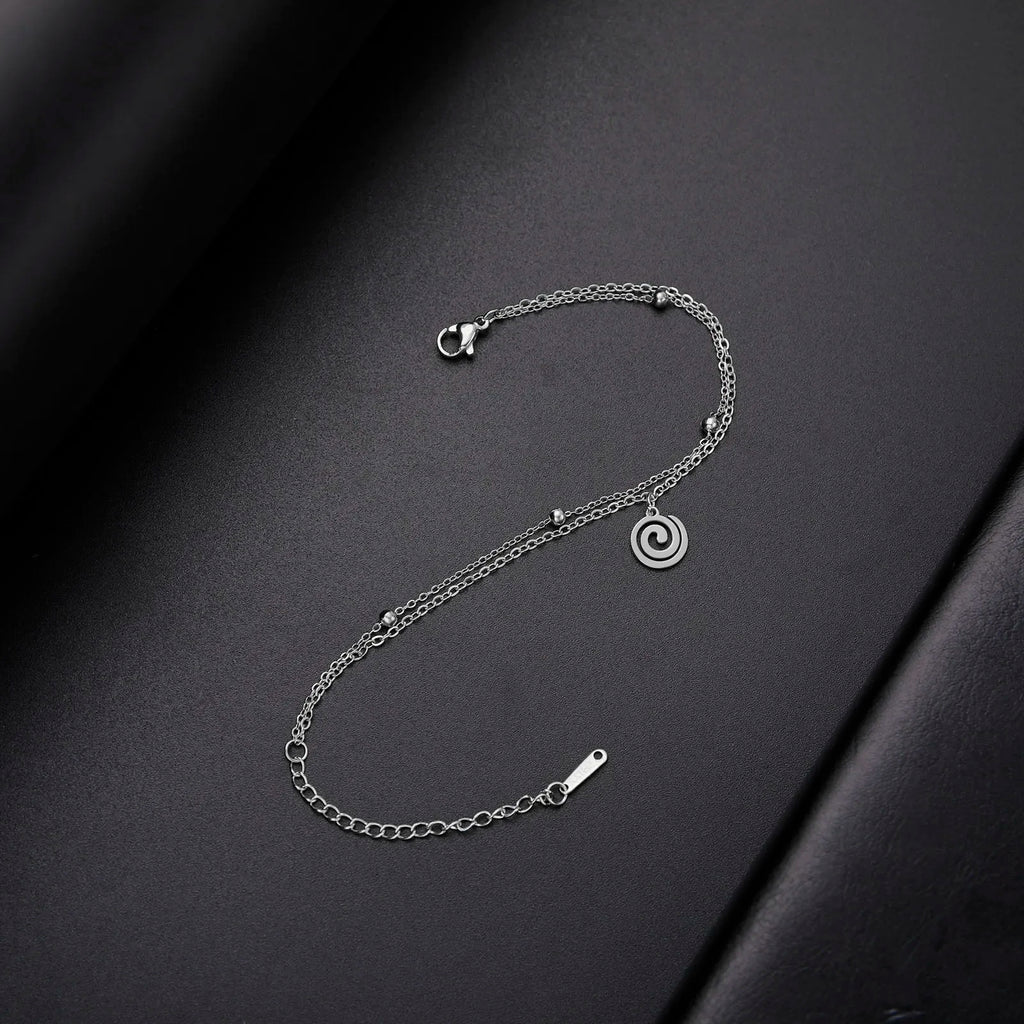 Pulsera dorada con pequeña hechura espiral de plata