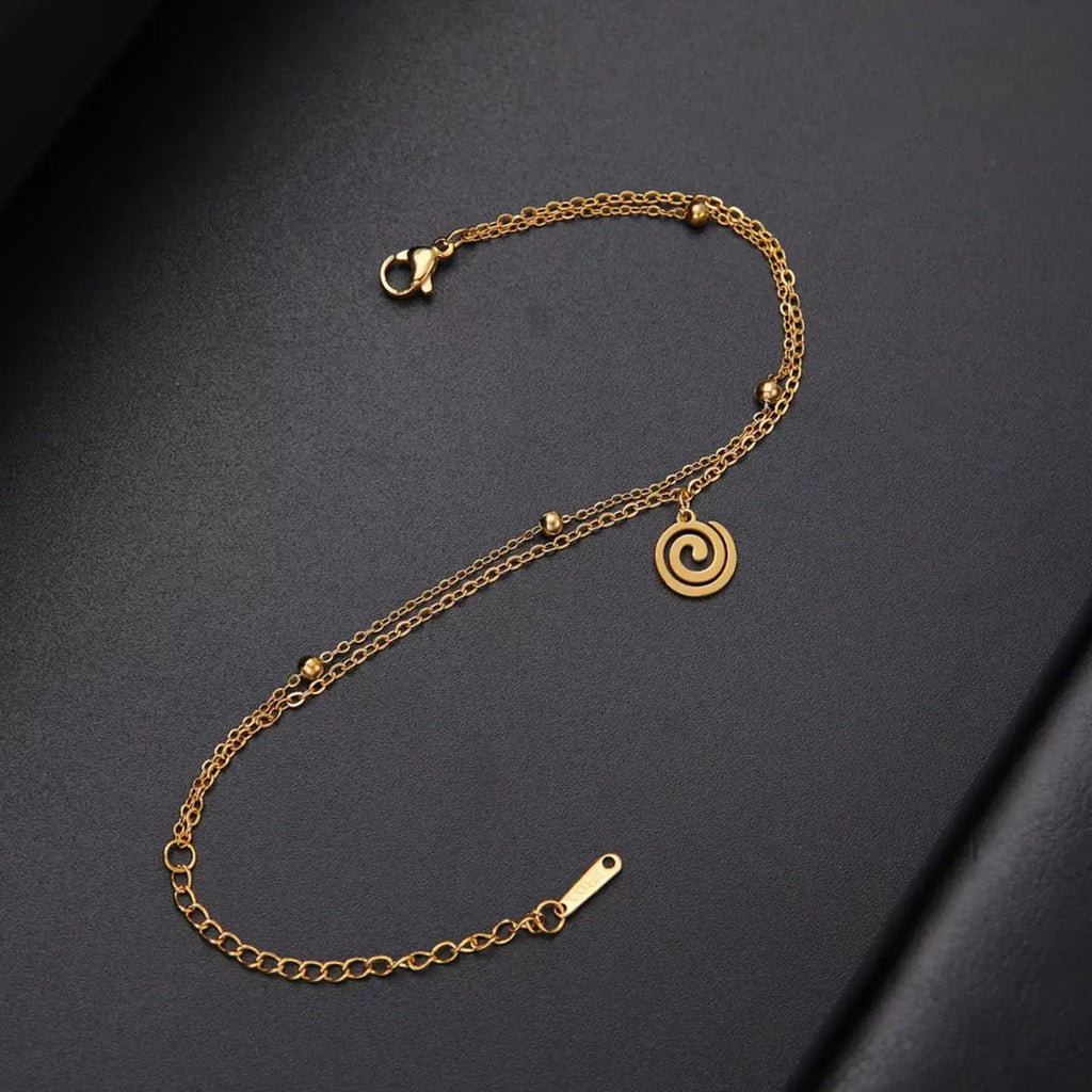 Pulsera dorada con pequeña hechura espiral de oro