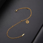Pulsera dorada con pequeña hechura espiral de oro